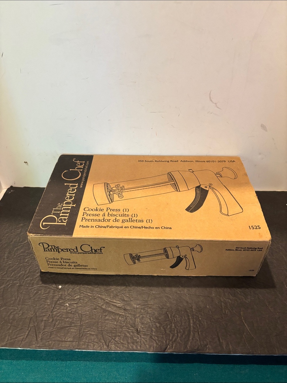The Pampered Chef Cookie Press Box 16 Discs Complete